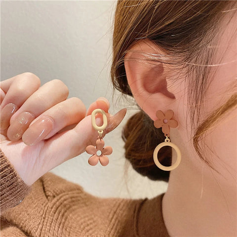 Asymmetric Flower Drop Earrings for Women Fashion Geometry Round Oval Dangle Earrings Sweet Party Daisy Jewelry Ear Accessories