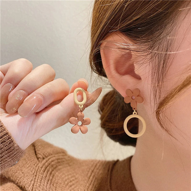 Asymmetric Flower Drop Earrings for Women Fashion Geometry Round Oval Dangle Earrings Sweet Party Daisy Jewelry Ear Accessories