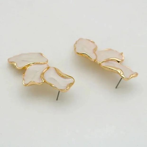 Metal Flower Cream Stud Earrings for Women Fashion Gold Color Plating Irregular Post Earrings Heavy Design Statement Earring