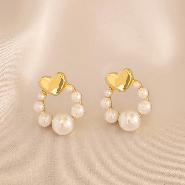 New Golden Heart Imitation Pearl Stud Earrings Women Personality Fashion Unique Design Earrings Wedding Jewelry Birthday Gift